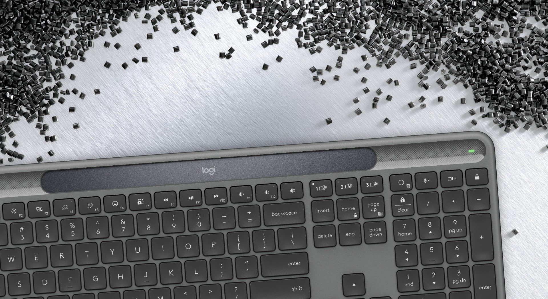 Le bandeau solaire du clavier Signature Slim Solar+ K980. ©Logitech