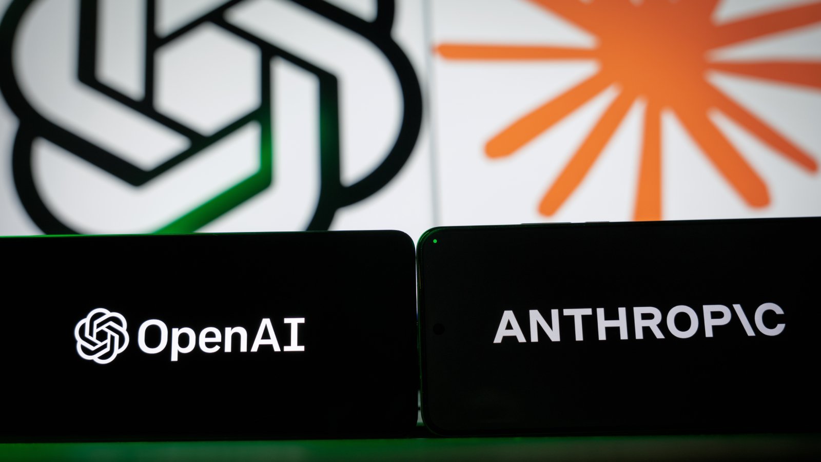 OpenAI et Anthropic sont engagés dans une bataille sans merci. ©Rokas Tenys / Shutterstock