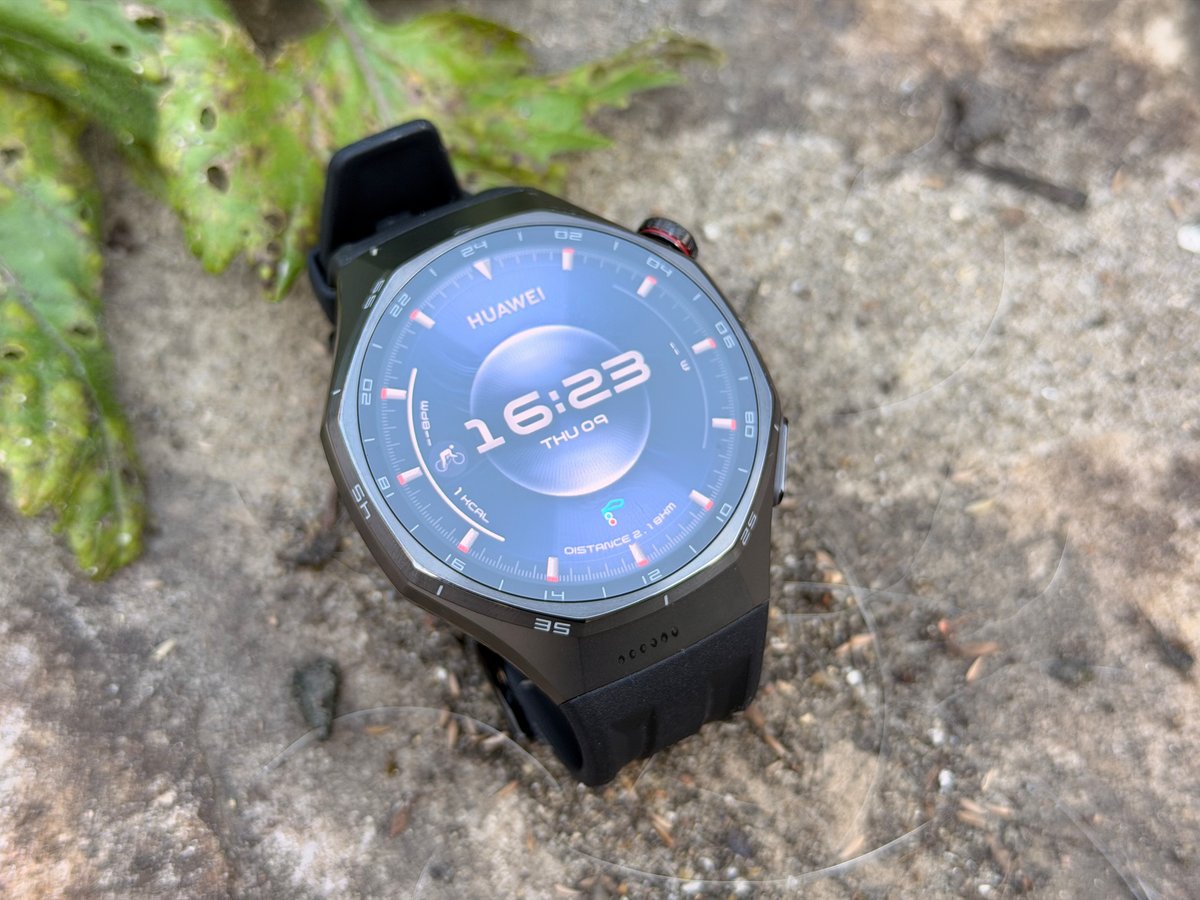 Peu importe les reflets, la Huawei Watch GT 6 Pro reste lisible en toutes circonstances ©Mathieu Grumiaux pour Clubic