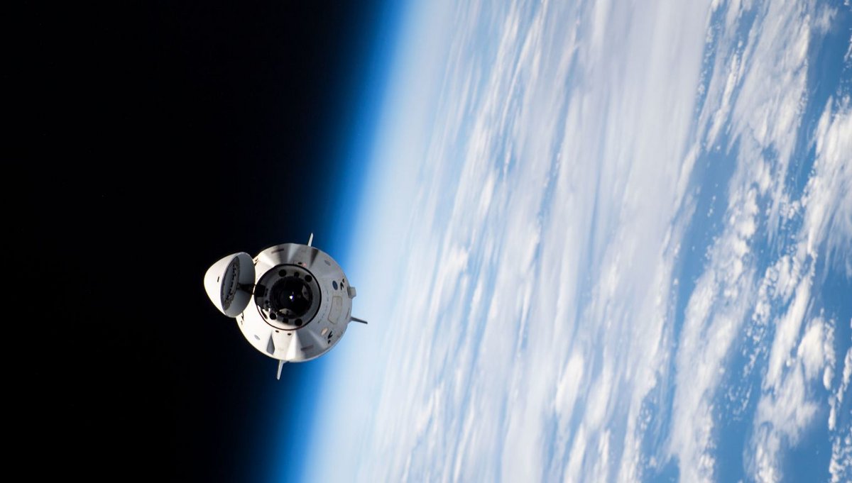 Après deux jours de vol, la capsule Crew Dragon s'approche de l'ISS (ici Crew-2) © NASA