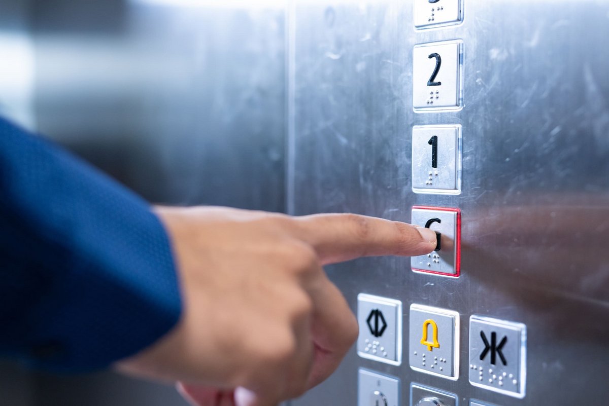 Un bouton d'ascenseur © wavebreakmedia / Shutterstock