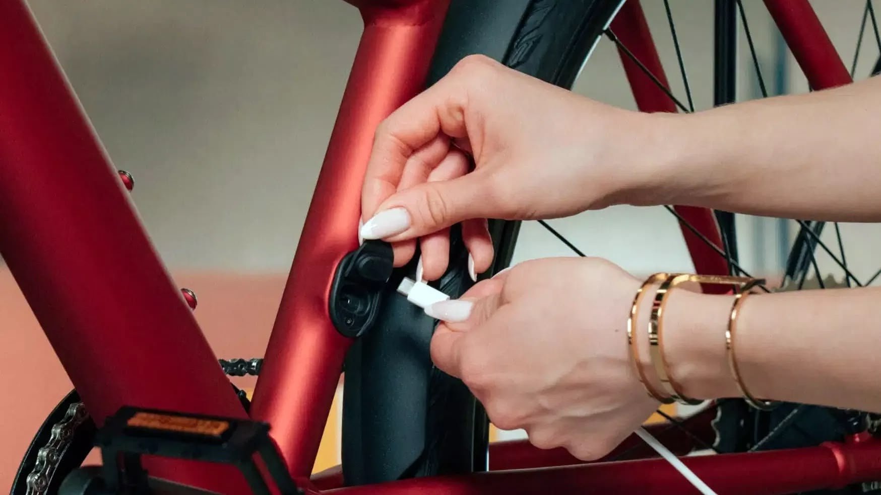 L'USB-C bientôt obligatoire sur les vélos électriques ? Ampler, sentant le vent tourner, a déjà sauté le pas sur sa gamme Nova. © Ampler