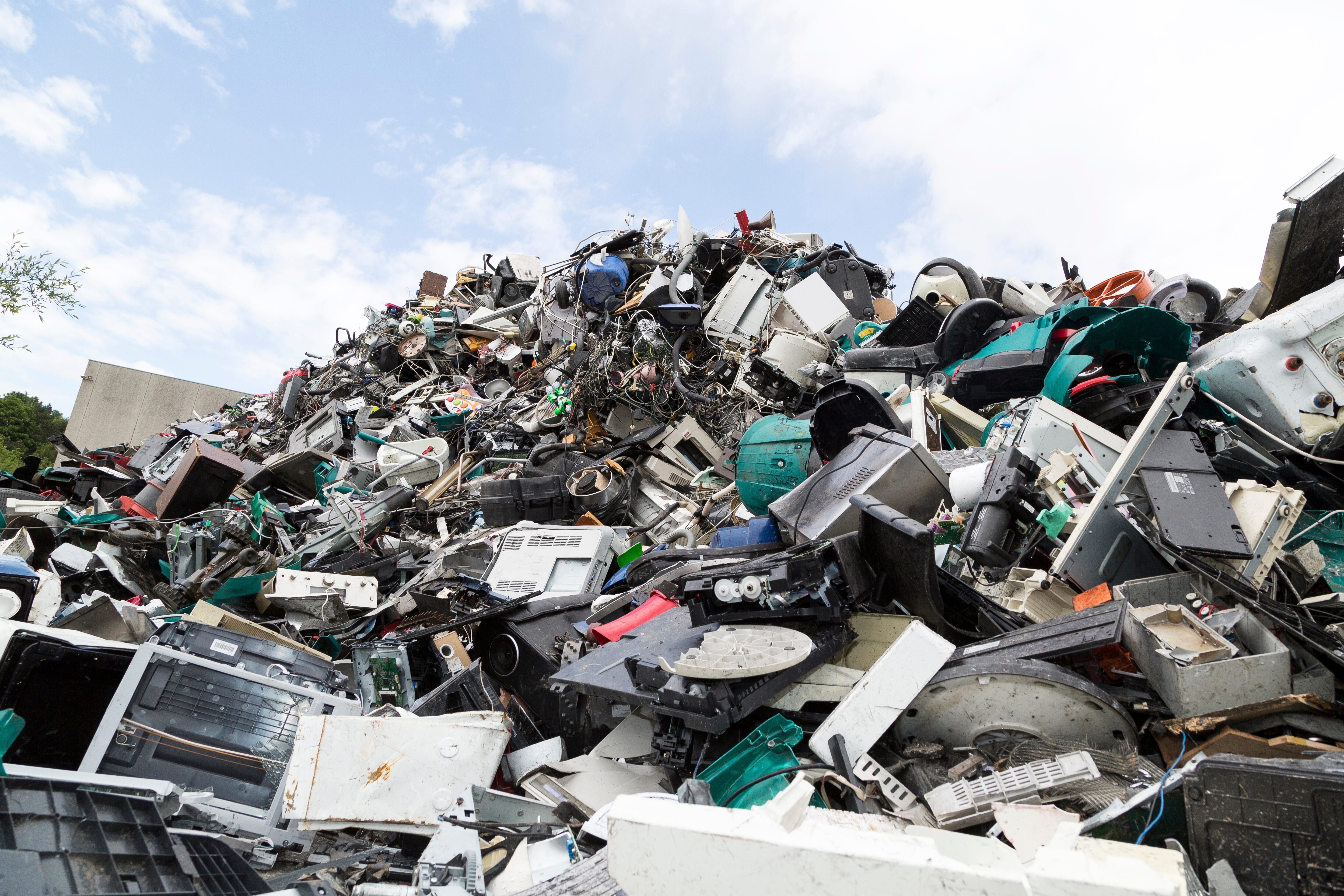 En 2019, l’humanité a produit environ 59 millions de tonnes de e-waste, soit une augmentation de 21 % en cinq ans.  © Morten B / Shutterstock
