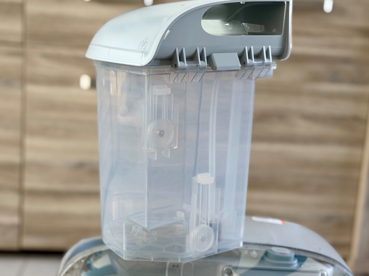 Un bac à eau propre d'une contenance de 4L ©Mathieu Grumiaux pour Clubic