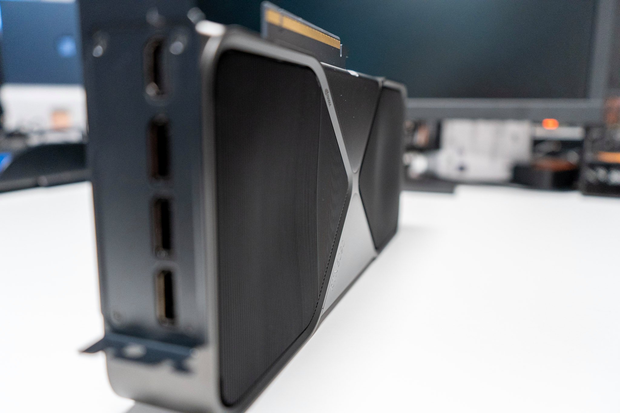 La RTX 5090 Founders Edition © Colin Golberg pour Clubic