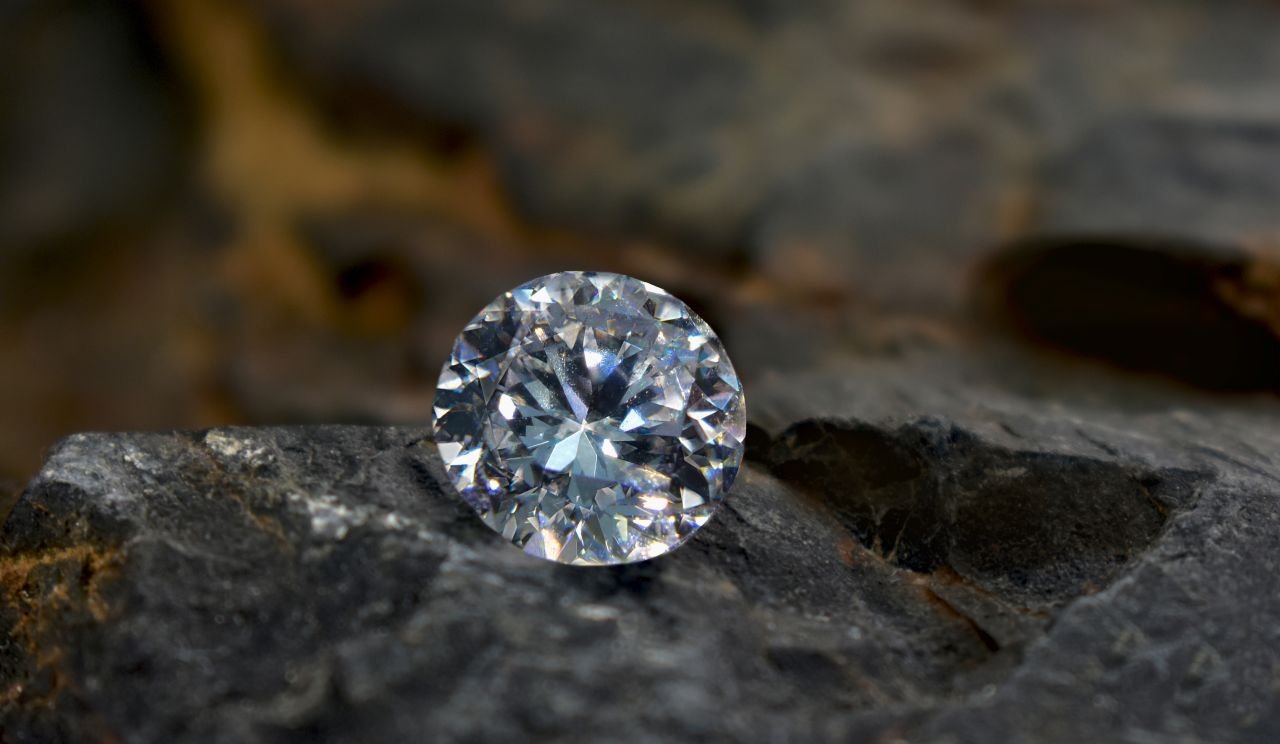 Un diamant qui se transforme en batterie quasiment inépuisable ? - © Pesh Siri / Shutterstock