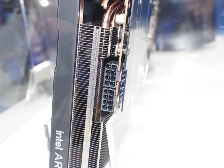 Intel Arc 750 ASRock TGS 2022 Connecteurs