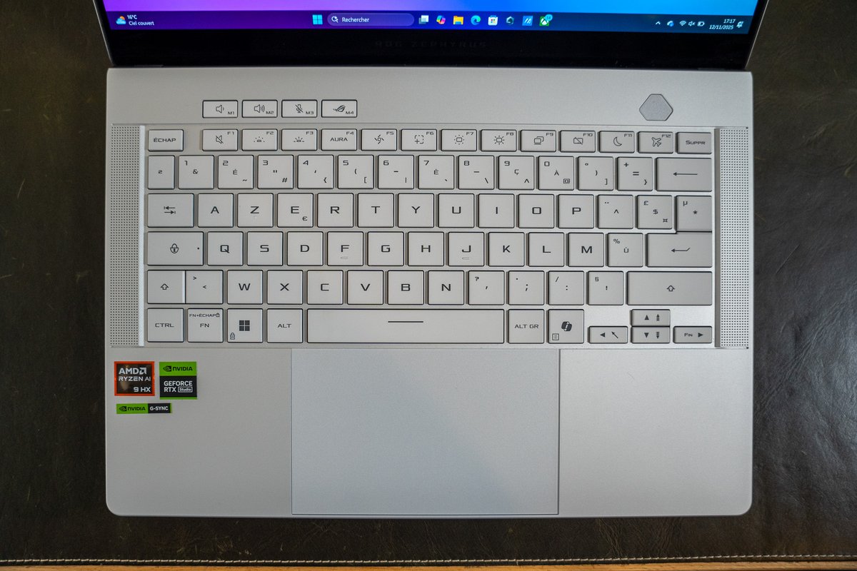 Le clavier dispose désormais d'un rétroéclairage RGB, mais sur une seule zone. © Nathan Le Gohlisse pour Clubic
