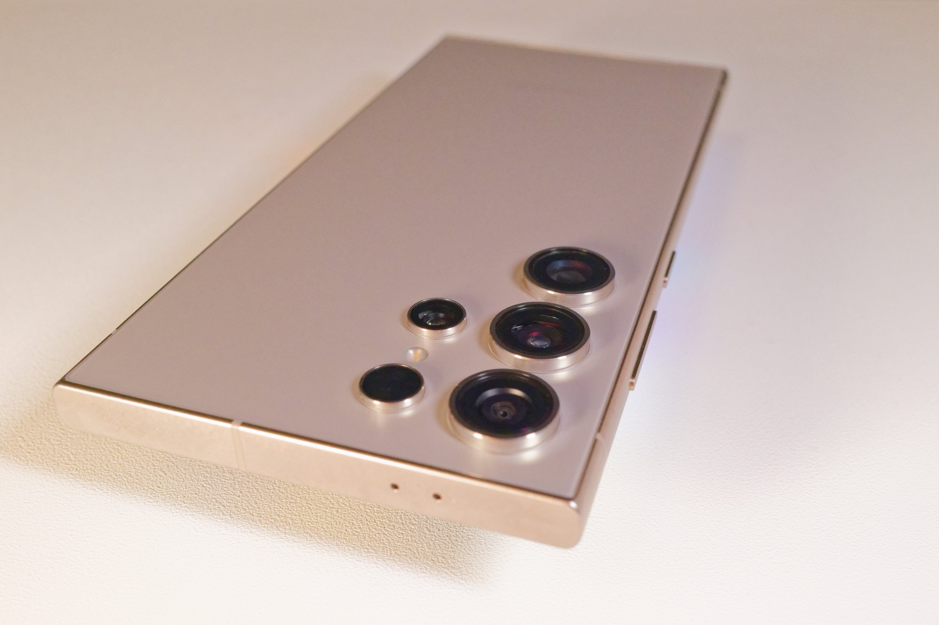 Le Samsung Galaxy S24 Ultra, l'une des stars des JO © Marc Mitrani / Clubic