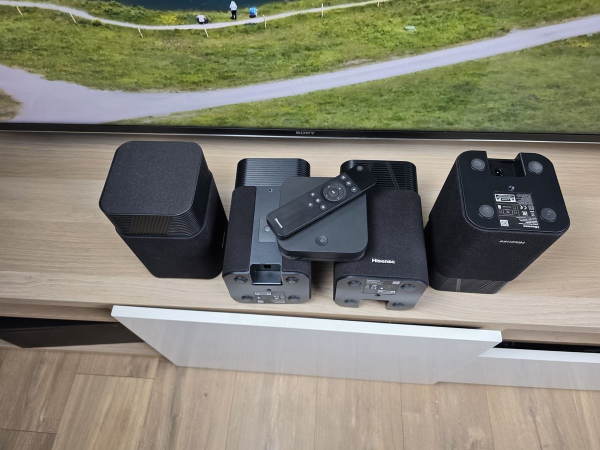 Design agréable, et construction correcte, les quatre modules peuvent se placer à peu près partout, y compris s'accrocher au mur.