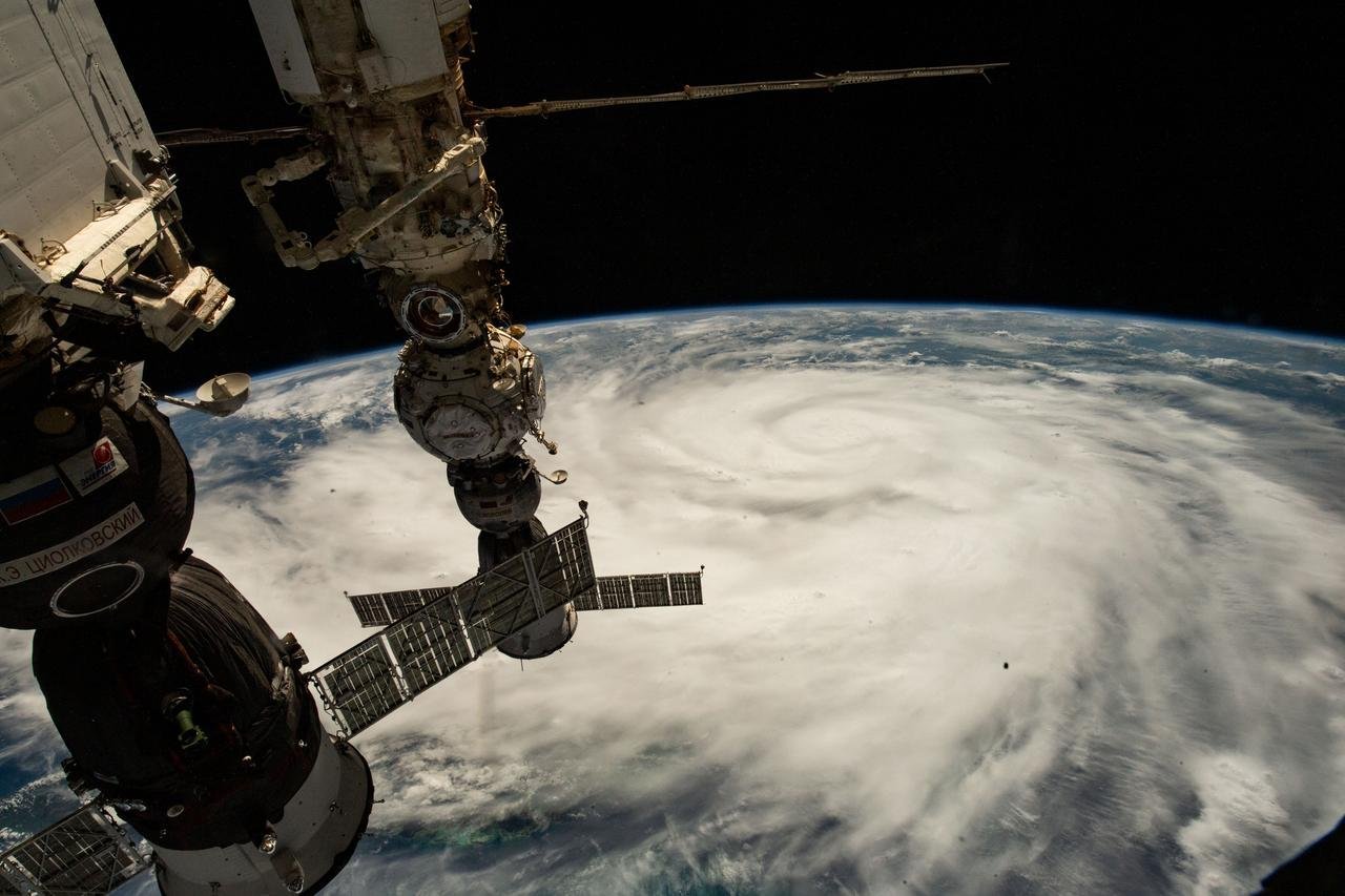 L'ouragan Ian, photographié depuis l'ISS alors qu'il n'avait pas encore atteint Cuba. © NASA/Roscosmos