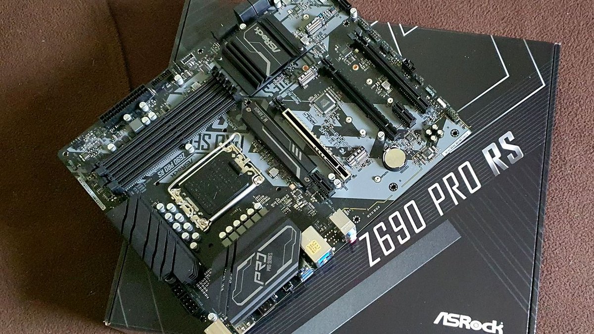 L'ASRock Z690 PRO RS est un modèle en apparence relativement dépouillé © Nerces