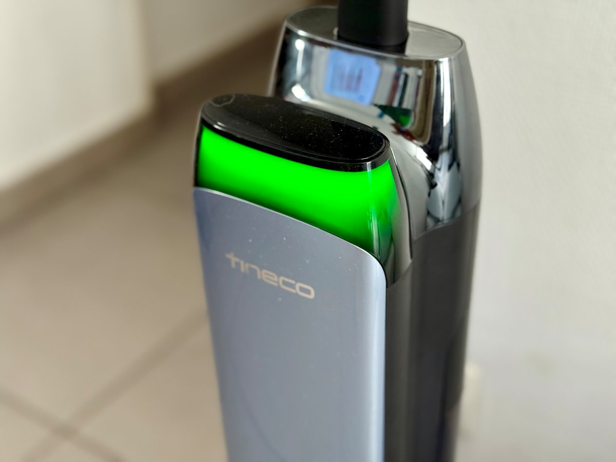 La LED passe en vert durant la charge © Mathieu Grumiaux pour Clubic