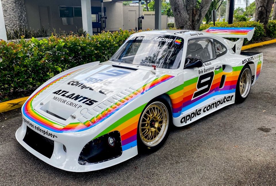 Porsche 935 Apple Computer