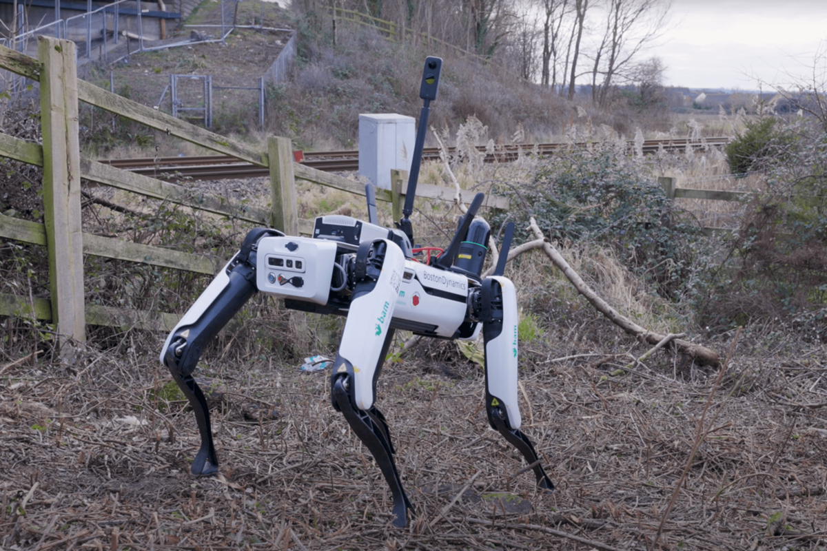 Le robot Spot, de Boston Dynamics, en pleine action © National Highways