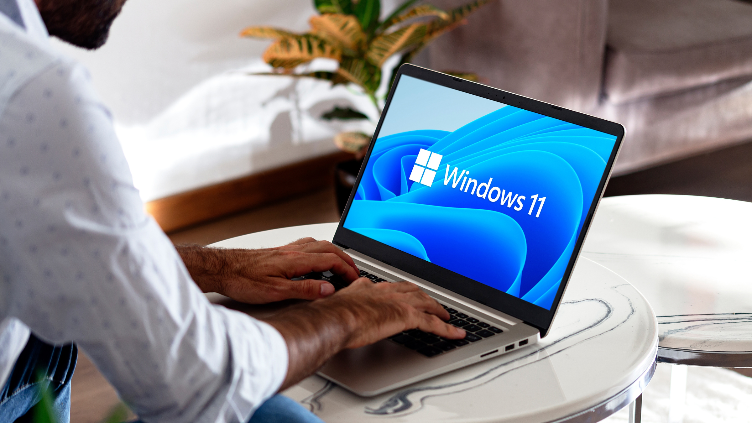 La version 24H2 n’attend plus qu’on lui ouvre la porte. Elle s’installe désormais d’office sur les PC compatibles, malgré un passé chargé en bugs.