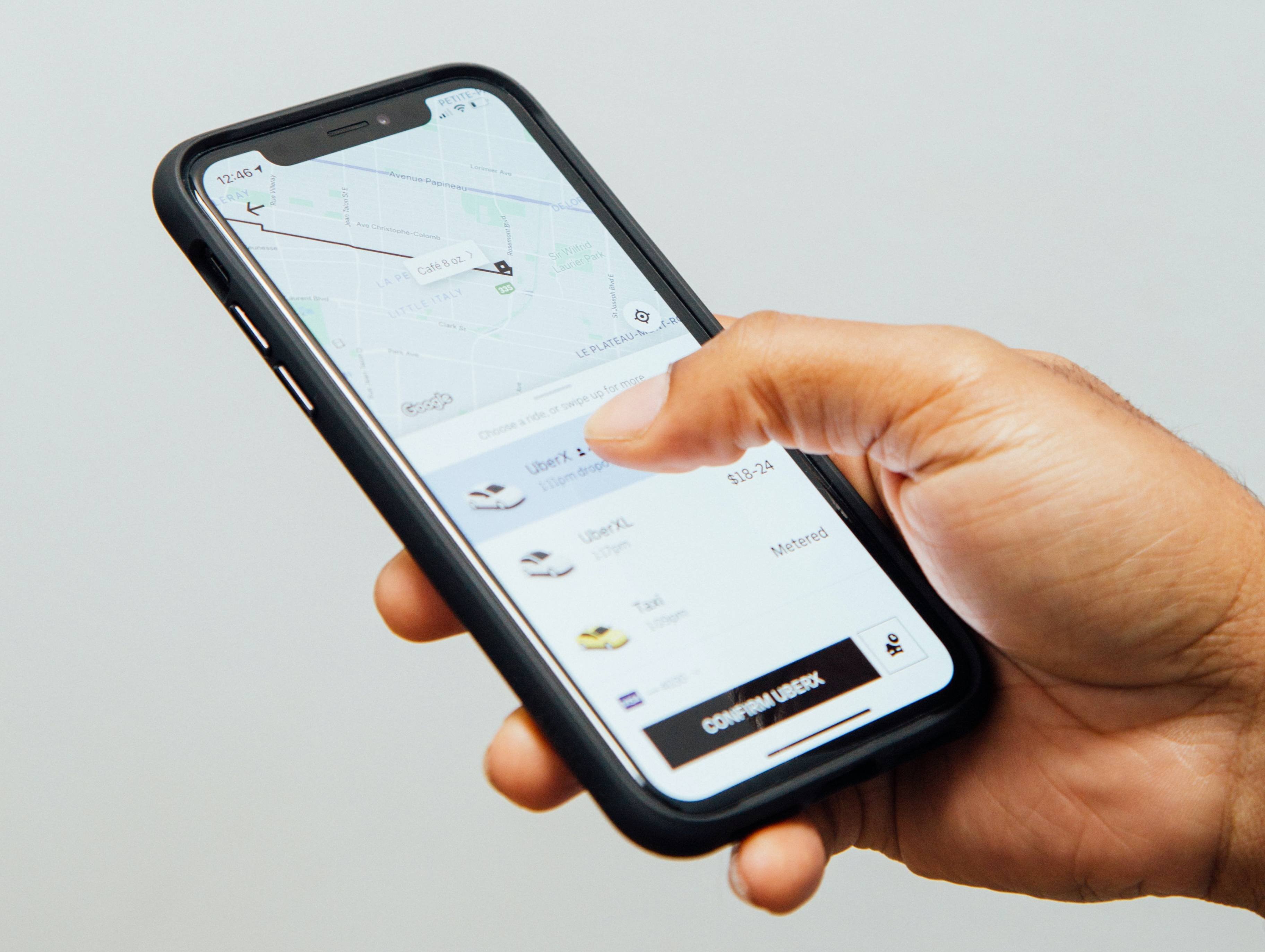 Les commandes se feront via l'application Uber. © charlesdeluvio / Unsplash