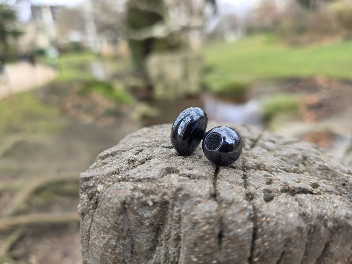 Dans la veine esthétiques du premier modèle, les FreeClip 2 accueillent pourtant plusieurs nouveautés © Guillaume Fourcadier pour Clubic