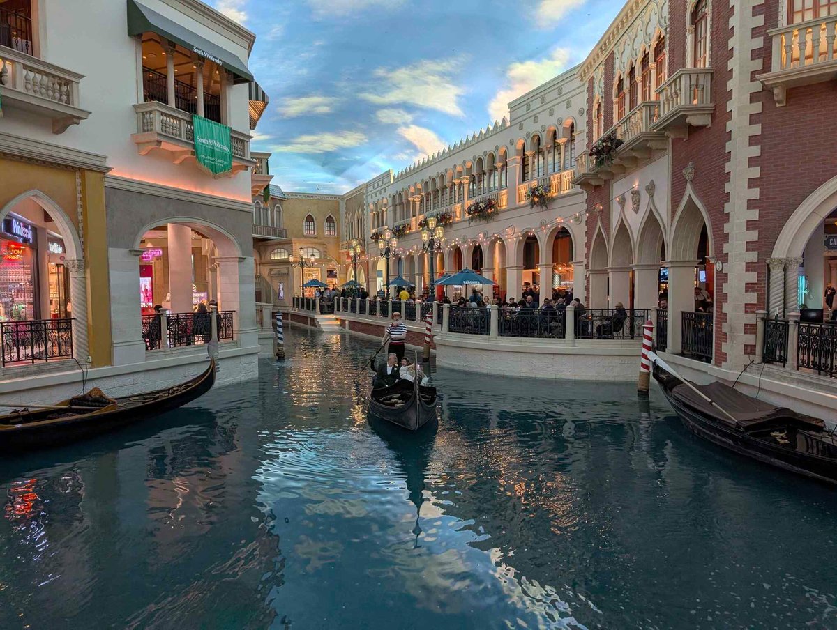 Voici le célèbre canal intérieur du Venetian, on s'y croirait ! © Clubic