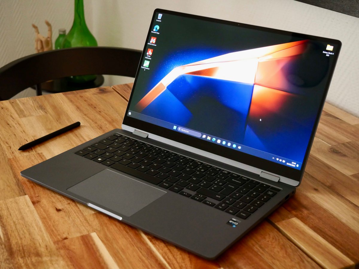 Le Galaxy Book 4 360, dernier PC portable convertible de Samsung, ne semble pas tenir ses promesses... © Nathan Le Gohlisse pour Clubic