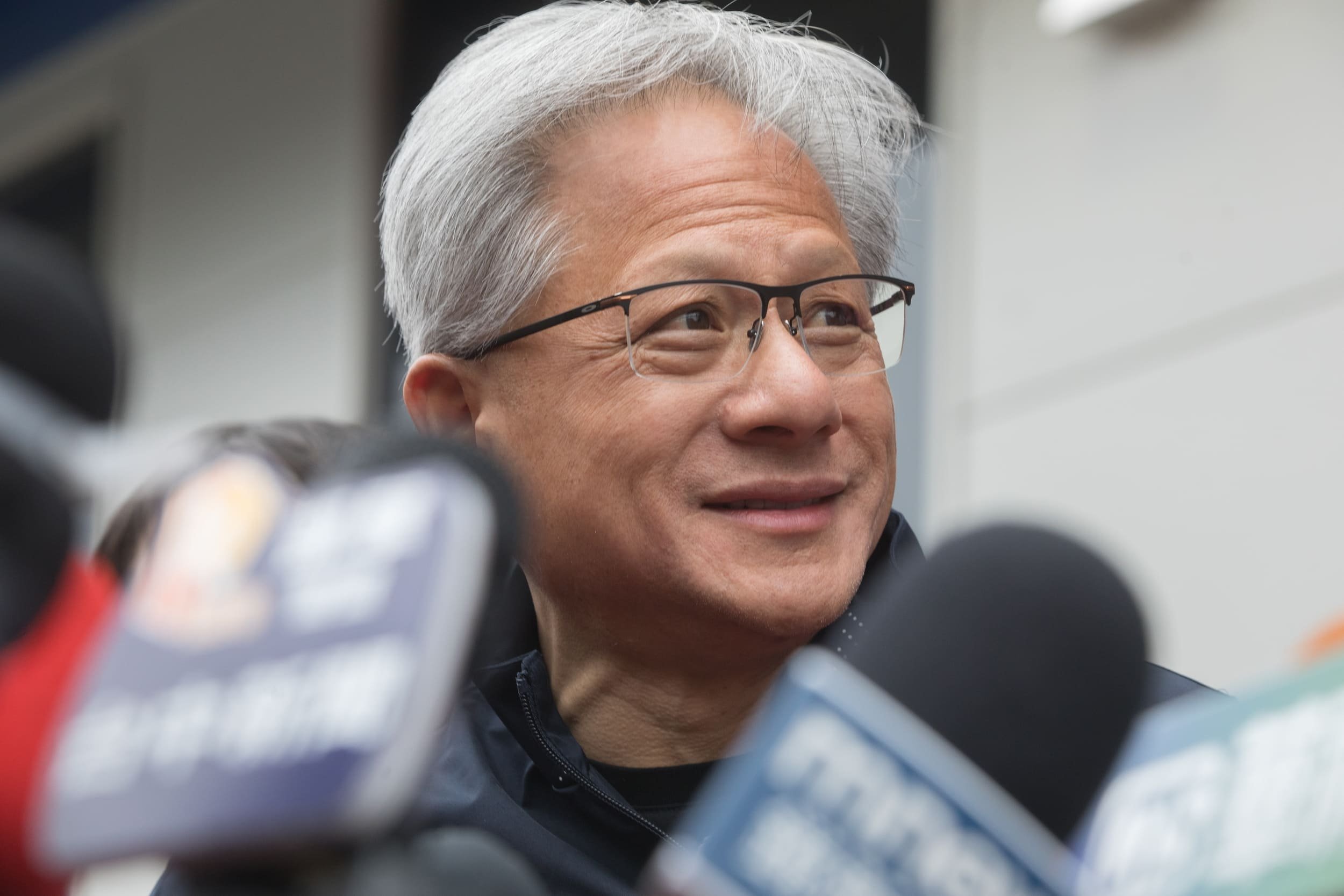 Jensen Huang (NVIDIA) n'est pas optimiste sur les chances des États-Unis dans la course à l'IA © jamesonwu1972 / Shutterstock.com