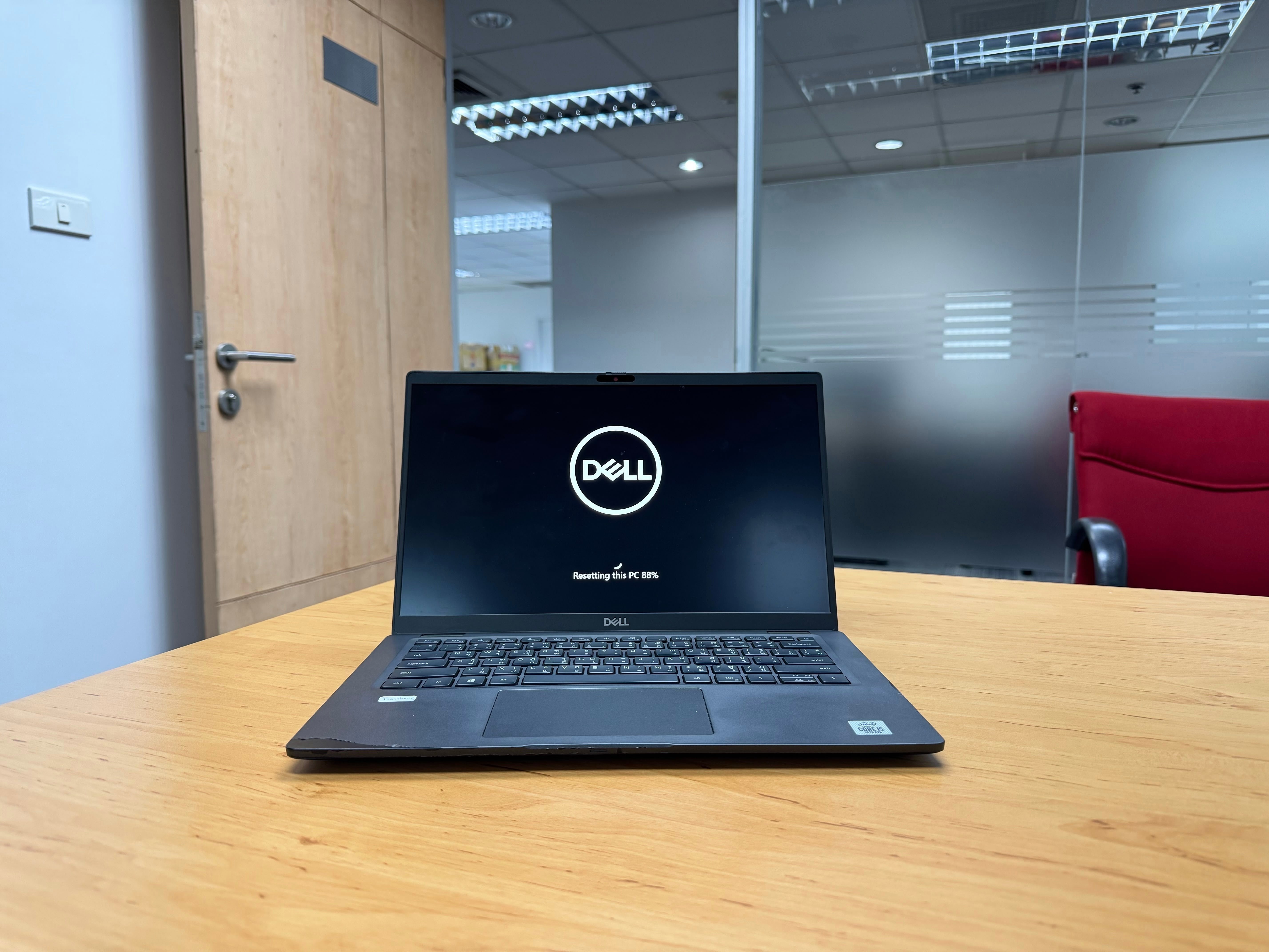 Des millions d'ordinateurs portables Dell, notamment dans les gammes Latitude et Precision, sont concernés par cette faille. © Shutterstock