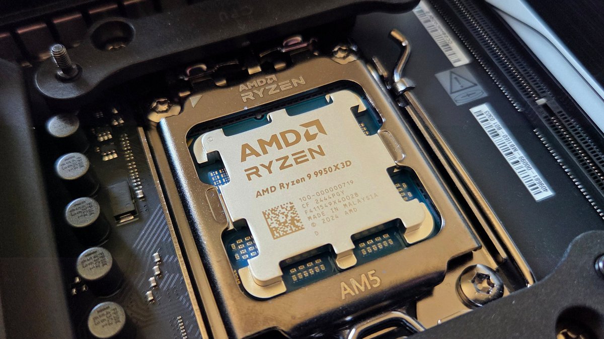 Avouez qu'il a fière allure ce Ryzen 9 9950X3D ! ©Nerces pour Clubic