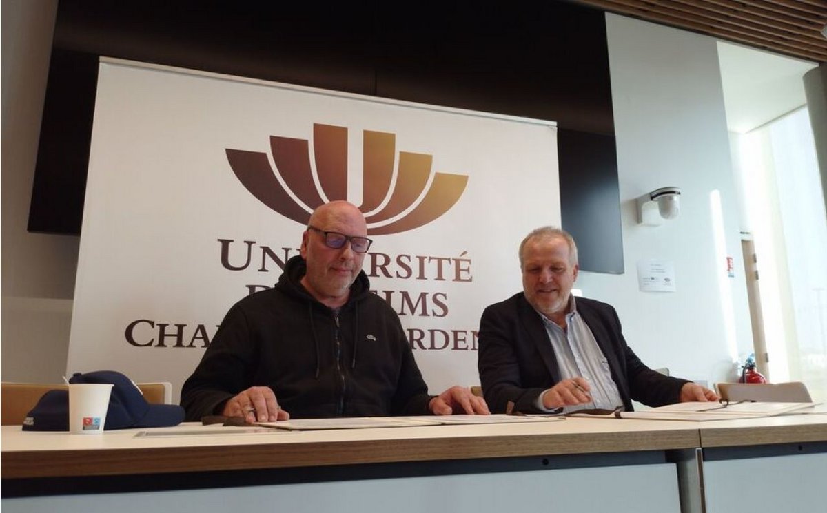 Le don exceptionnel qu'a fait Franck Diard (à gauche sur la photo) à l'IUT de Reims © Capture d'écran Le Parisien