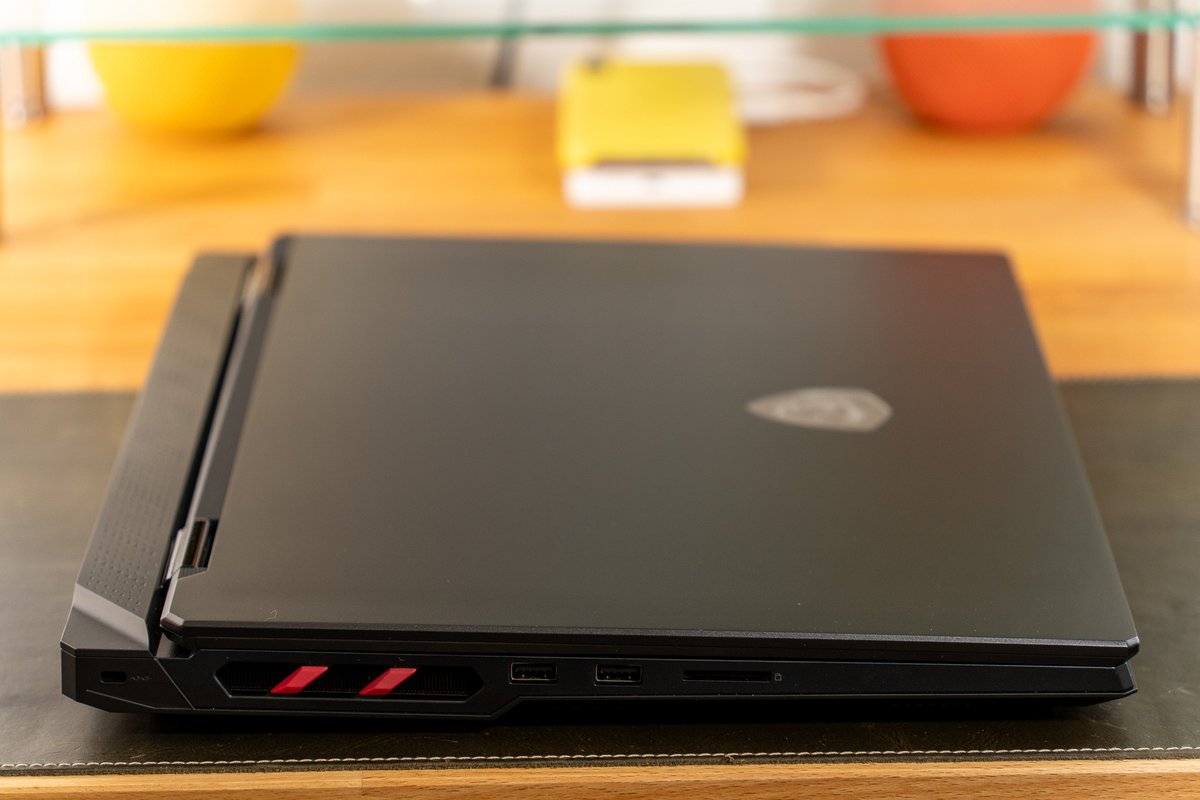 MSI Raider 18 HX AI
