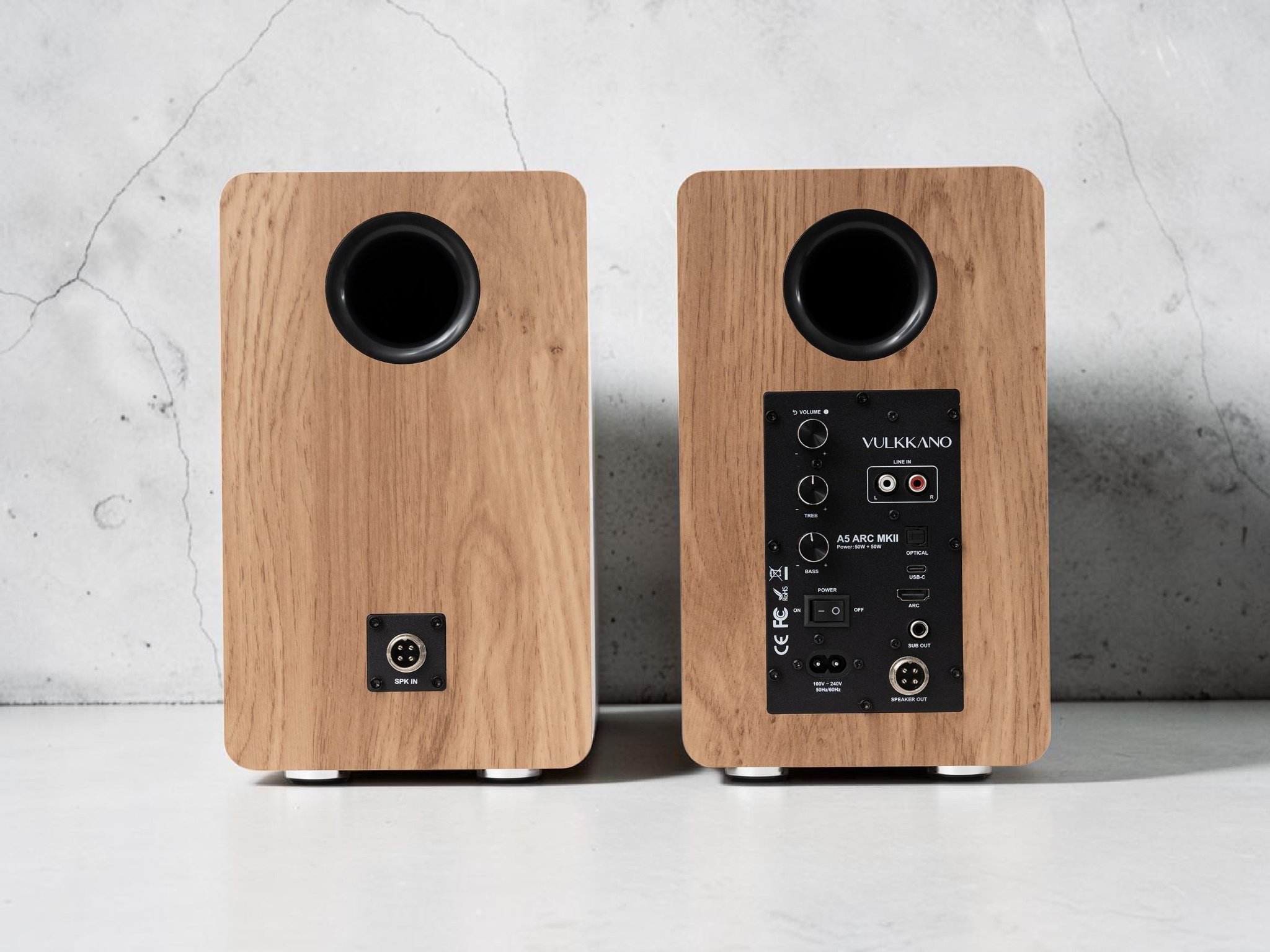 La connectique des enceintes A5 MKII de Vulkkano. © Vulkkano