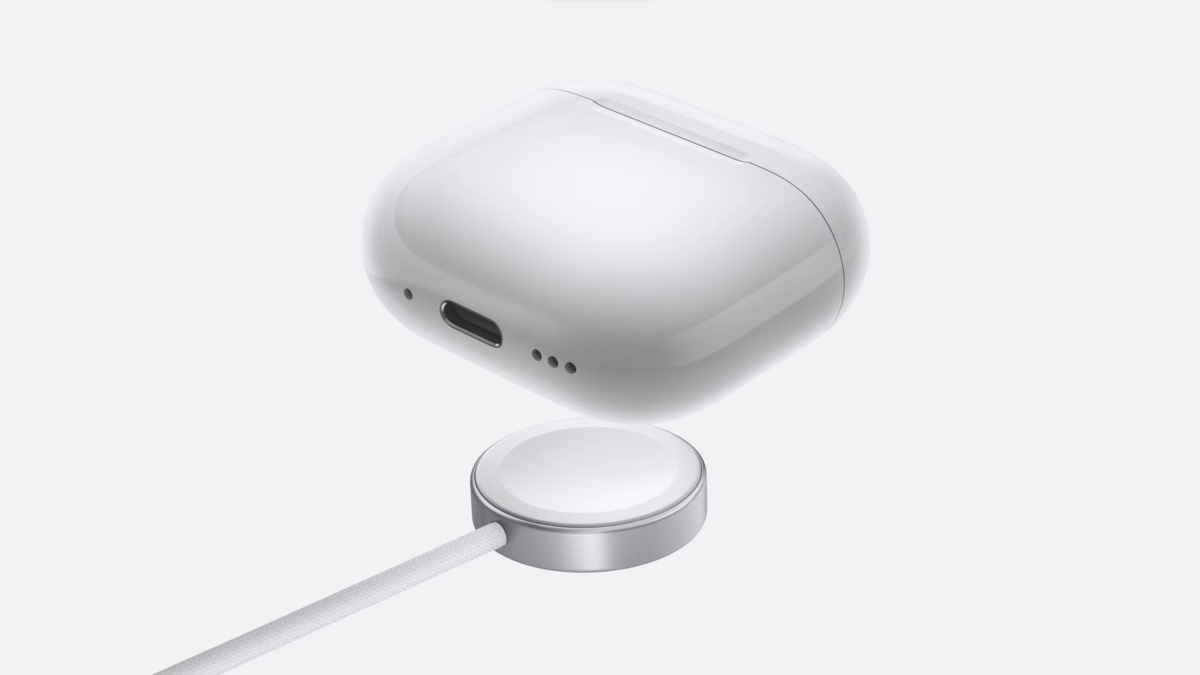 L'ajout d'un port USB-C sur les AirPods Pro 4 et les AirPods Max 2 vient compléter le tableau pour Apple, qui abandonne enfin le Lightning sur l'entièreté de sa gamme audio © Apple