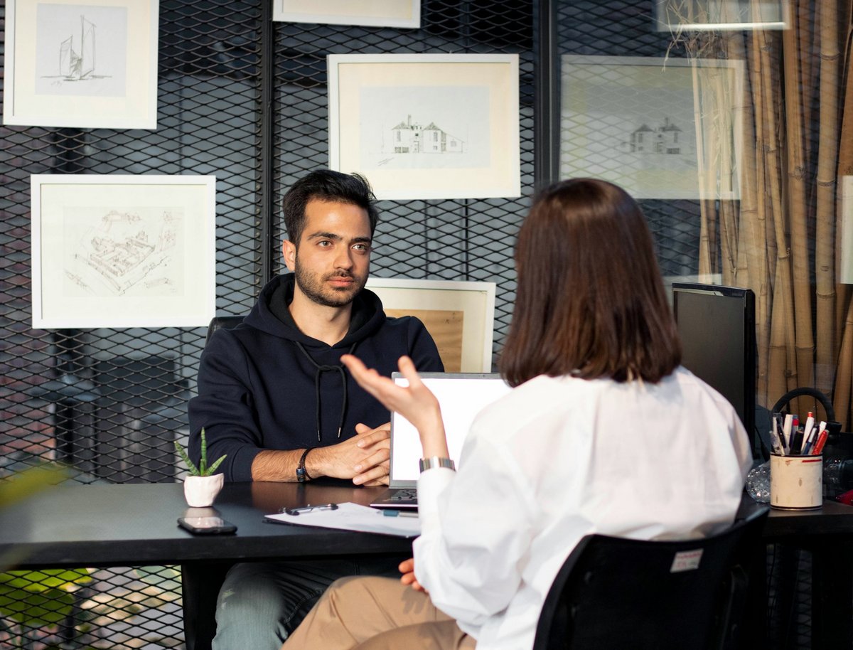 Démarquez vous aux yeux des recruteurs © Mina Rad / Unsplash