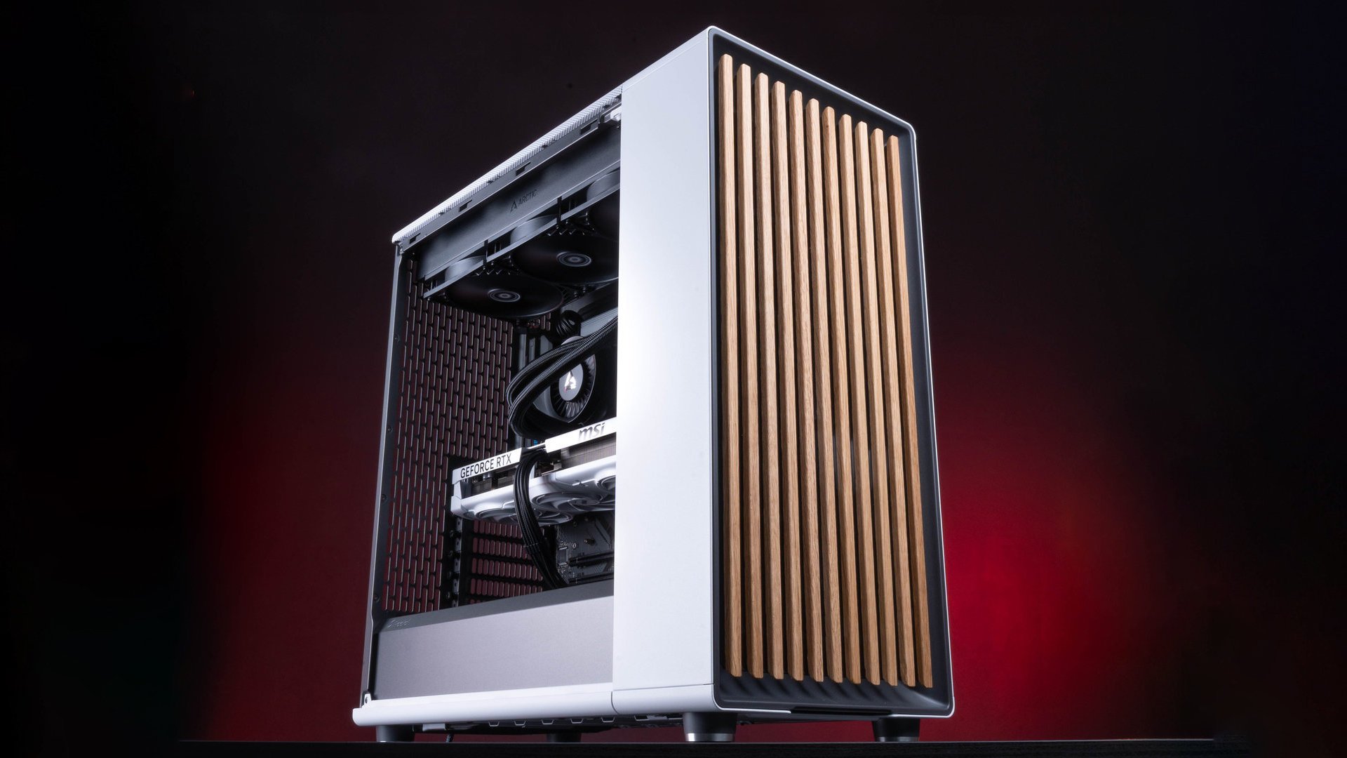 Bois clair et robe blanche, l'Astral IA en impose d'emblée. ©le Studio Clubic