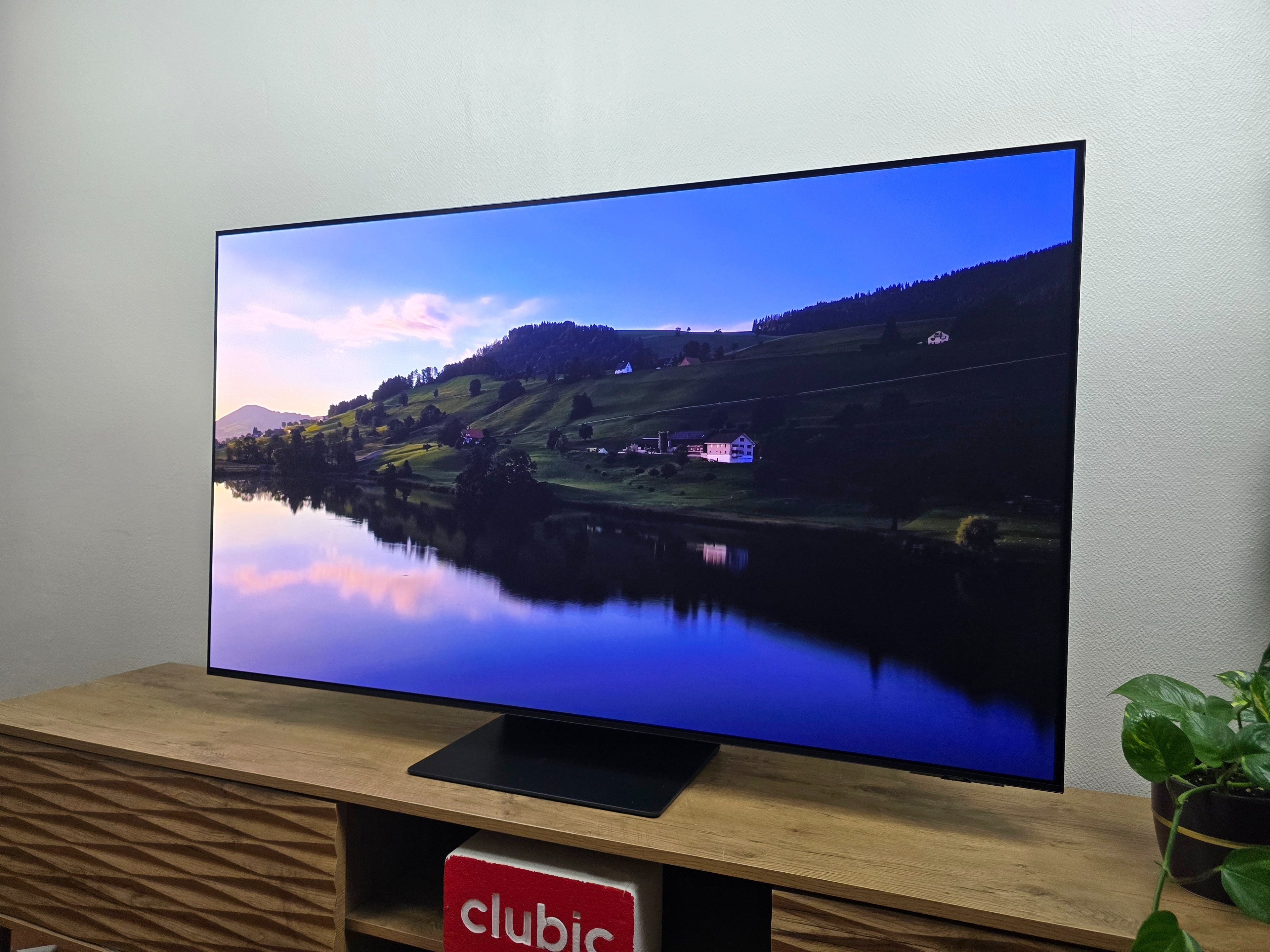 Le Samsung S95F repousse les limites de l'OLED grâce à sa dalle QD-OLED de nouvelle génération. ©Matthieu Legouge