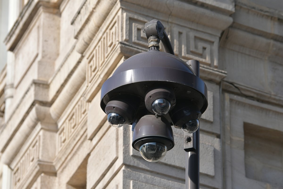 Des caméras de surveillance à Paris © Shutterstock