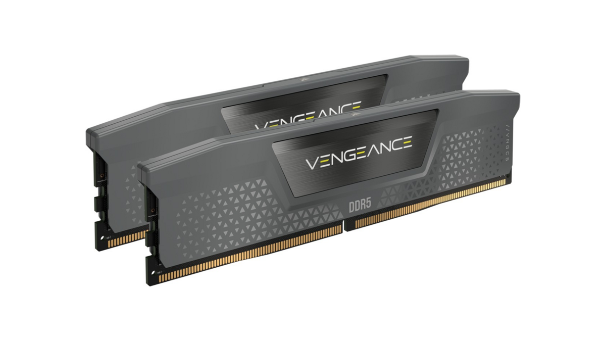 Les deux barrettes de 16 Go de RAM Corsair Vengeance DDR5