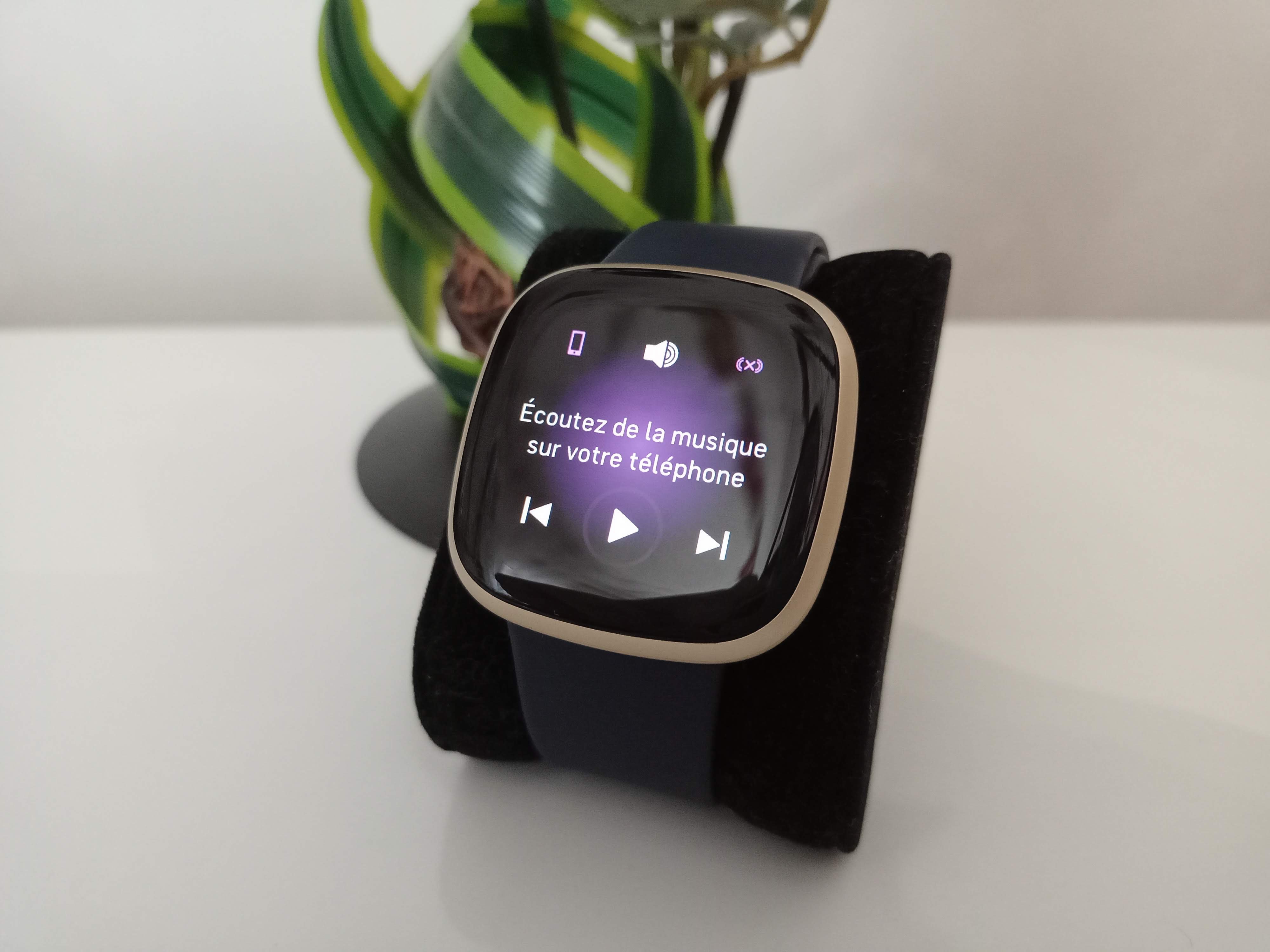 Test Fitbit Versa 3 : la montre sport orientée coaching et fitness