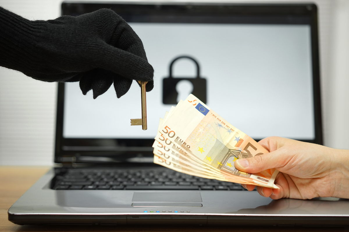 Une rançon en euros versée contre la clé permettant de retrouver des données cryptées par un ransomware © Adobe Stock