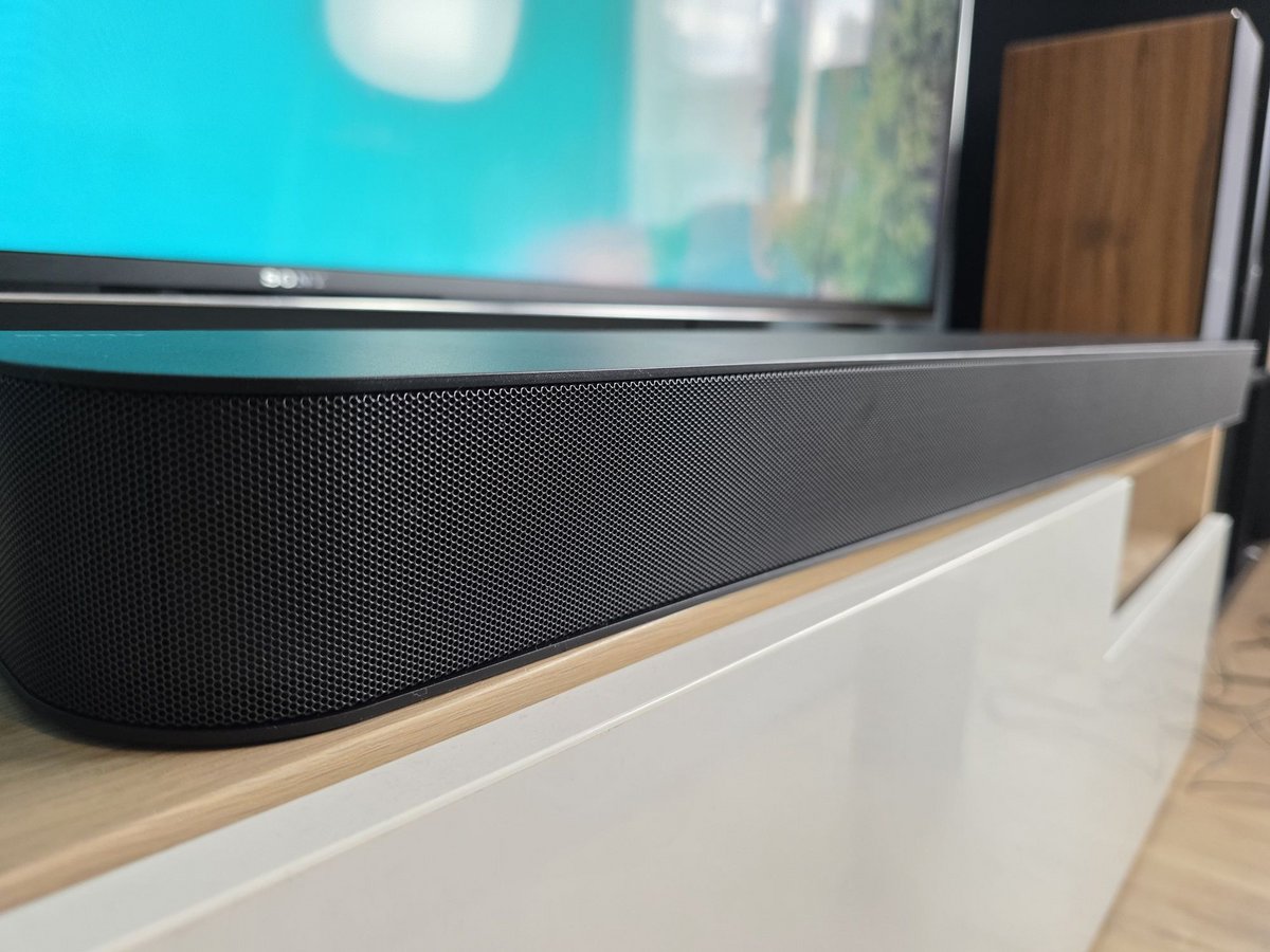 La Sony Bravia Theatre System 6 n'a rien de premium, mais évite les fautes de gouts et conserve une bonne qualité de conception © Guillaume Fourcadier pour Clubic