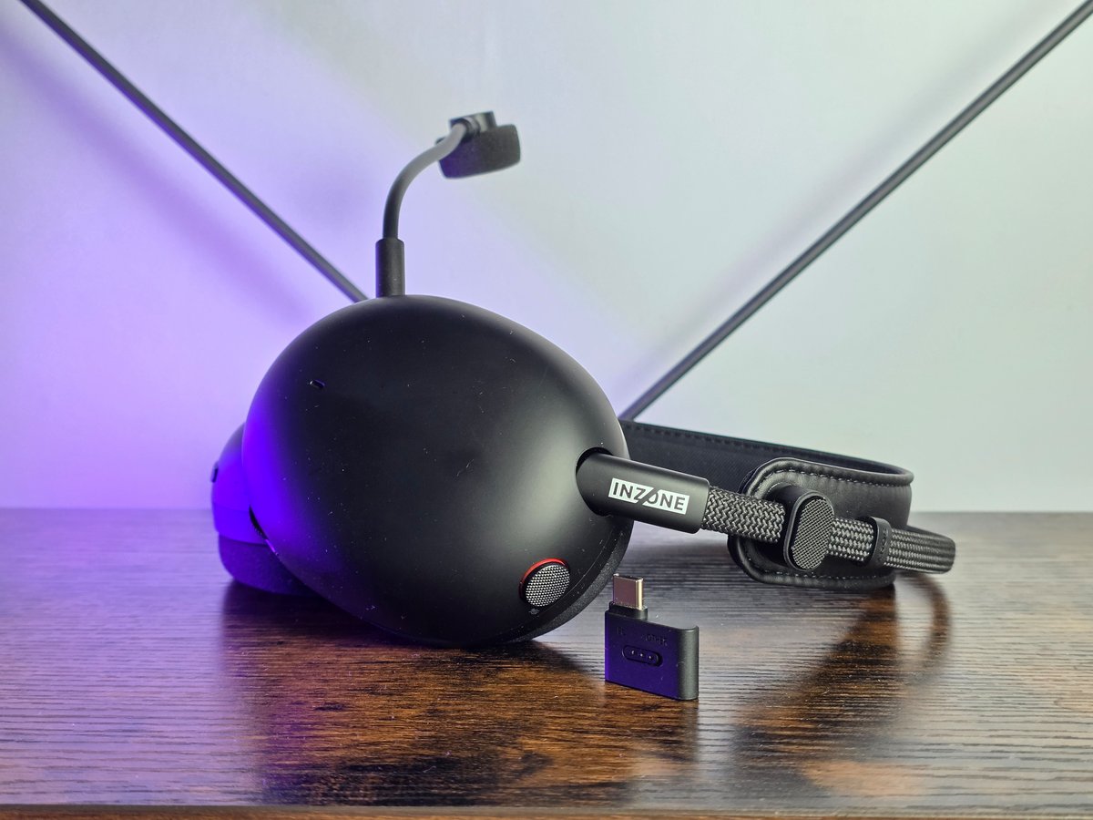 Le Sony Inzone H9 II affiche un design modernisé, devenant véritablement un hybride entre produit gaming et nomade © Guillaume Fourcadier pour Clubic