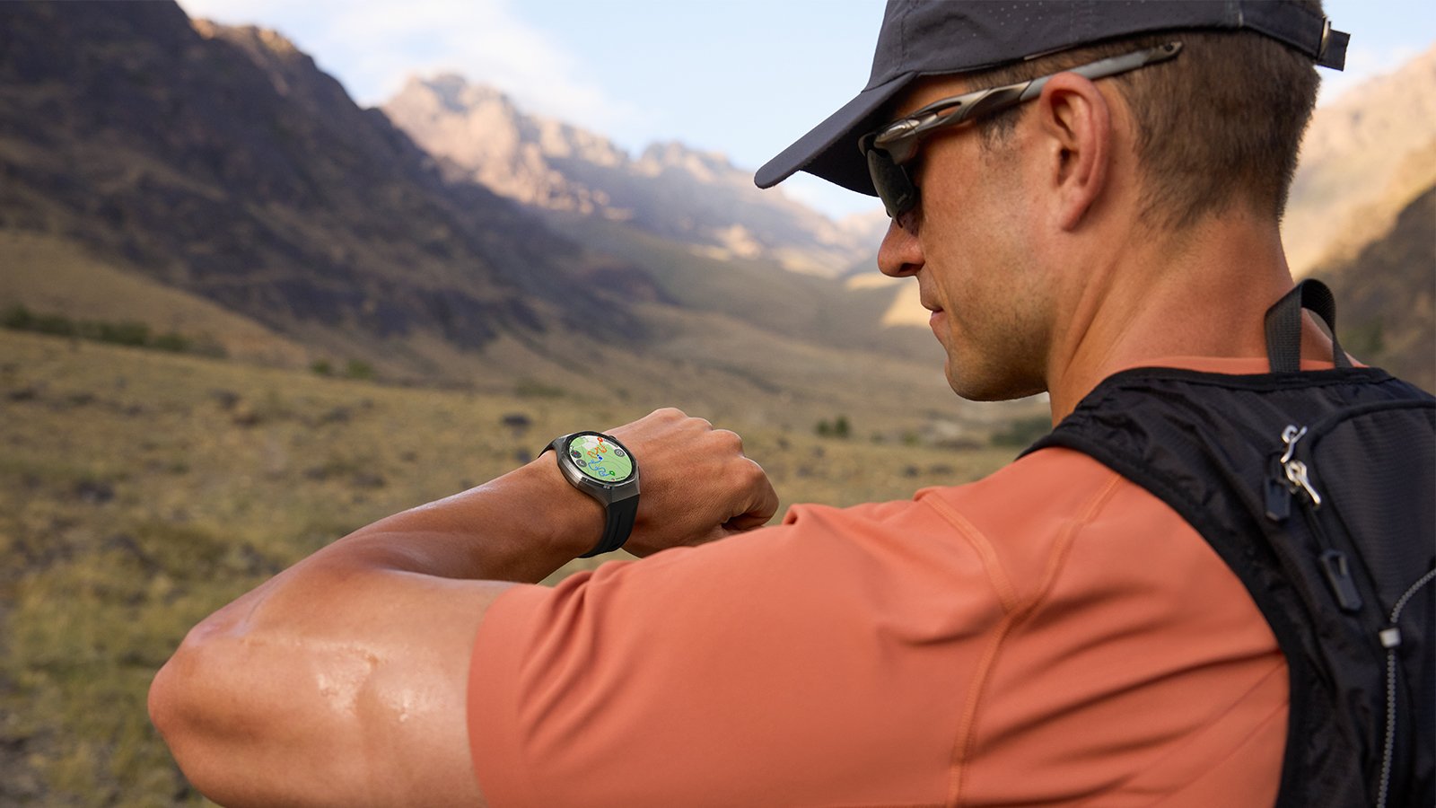 Disponible en deux tailles et plusieurs finitions, la Watch GT 6 s’adapte à tous les styles comme à tous les poignets ©HUAWEI