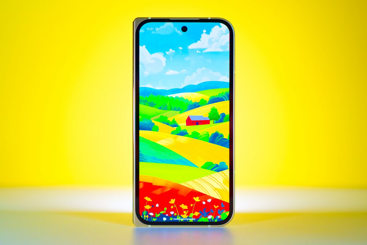 L'écran externe est lisible en toute circonstance © Marc Mitrani pour Clubic