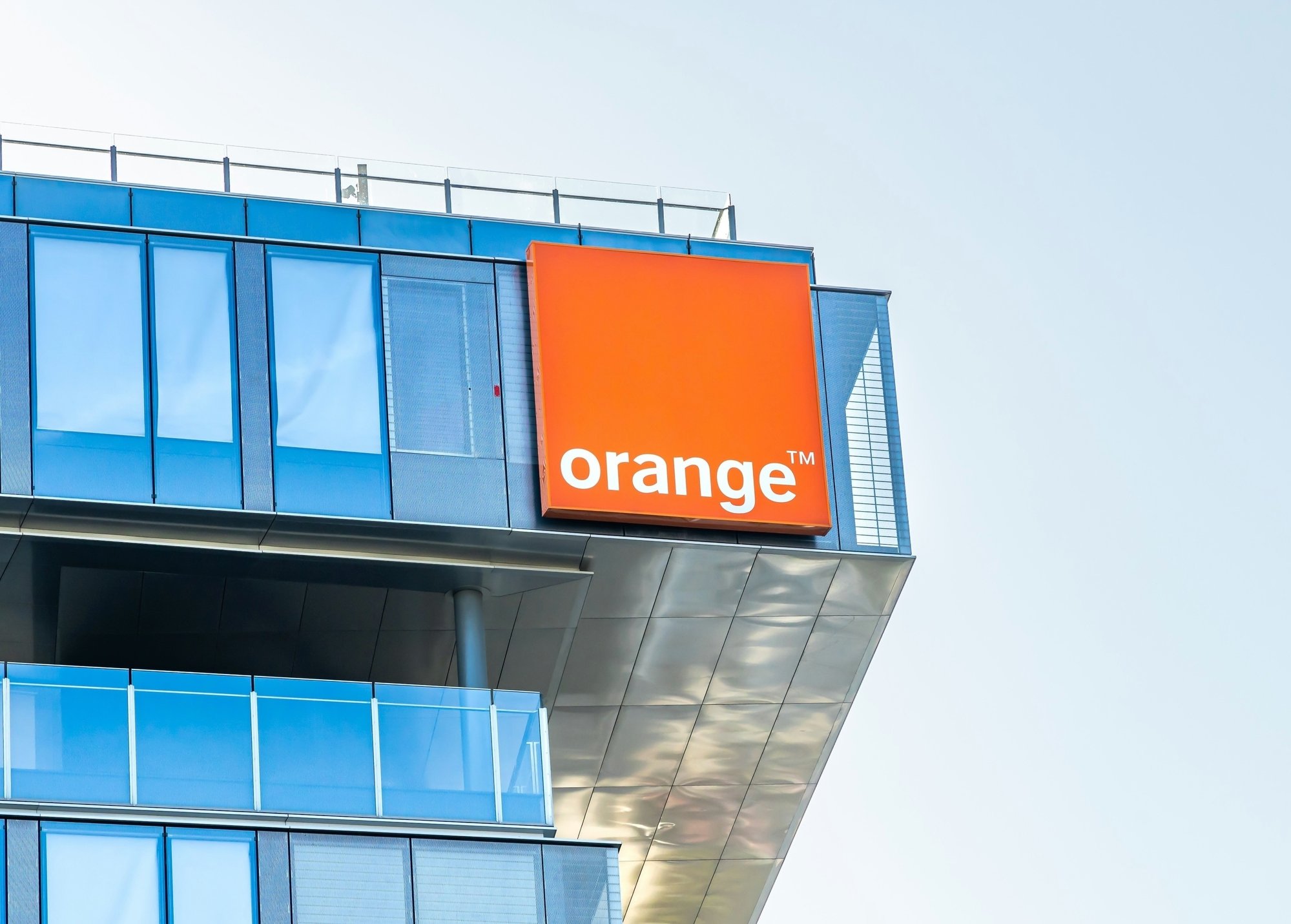 Le logo du groupe de télécommunications Orange © JeanLucIchard / Shutterstock.com