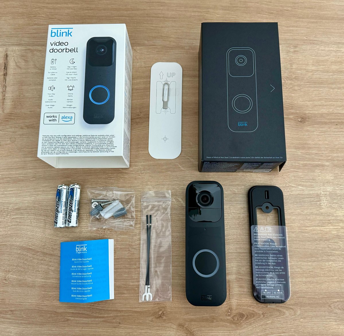 Ce que contient la boîte de la sonnette connectée Blink Video Doorbell. ©️ Amazon