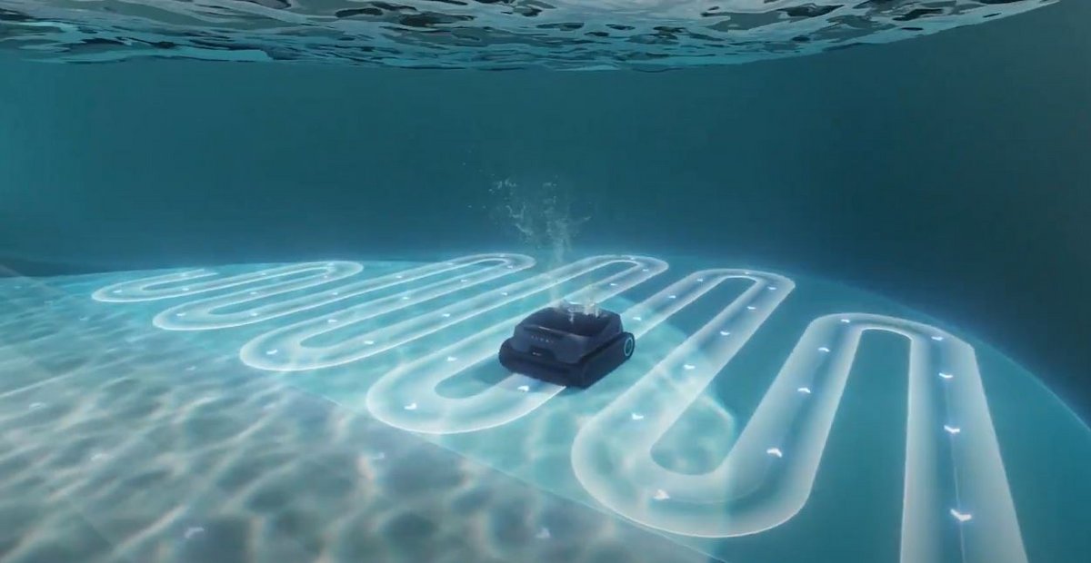 Le robot utilise des trajectoires en forme de N et se charge de nettoyer le fond, les bords et la ligne d'eau © Aiper