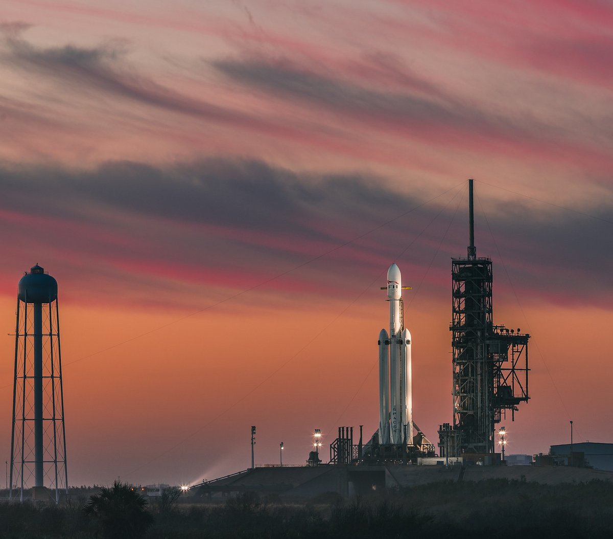 Falcon Heavy lors de son premier décollage © SpaceX