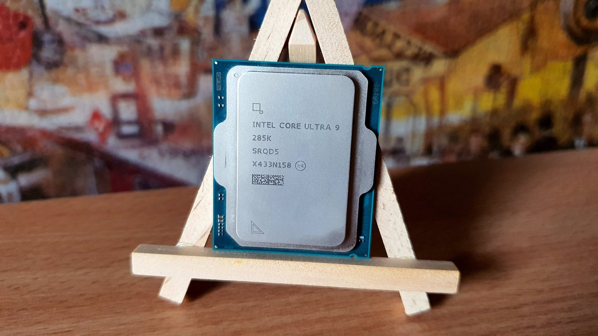 Photo du Intel Core Ultra 9 285K prise lors de notre test © Clubic