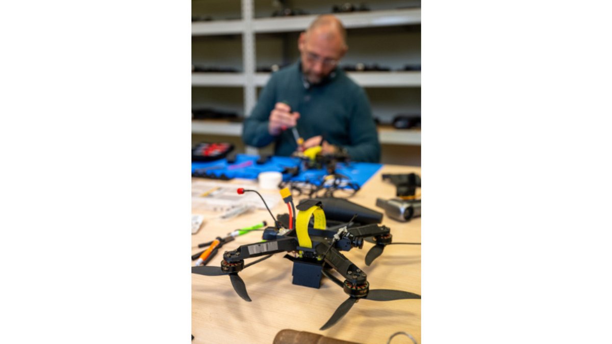 Au cœur de l'atelier de drone FPV. © ENSOA / armée de Terre / Défense