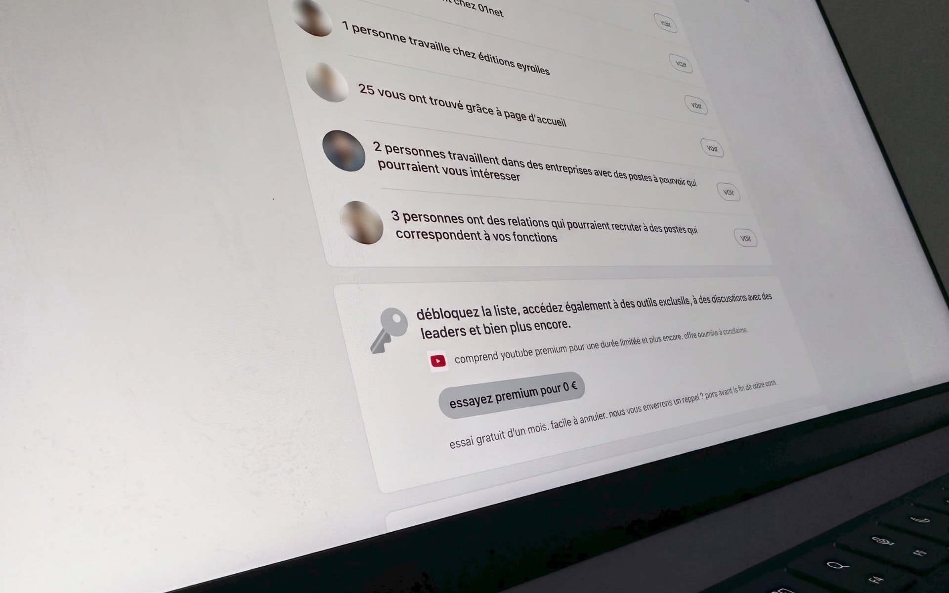 L'association qui a fait condamner Meta monte au créneau contre le réseau social des professionnels. © Naïm Bada pour Clubic