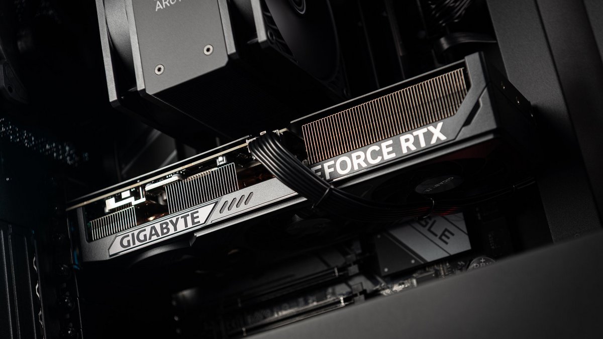 Alimentation ATX 3.1 oblige, le câble PCIe alimente la carte graphique sans adaptateur. ©TopAchat